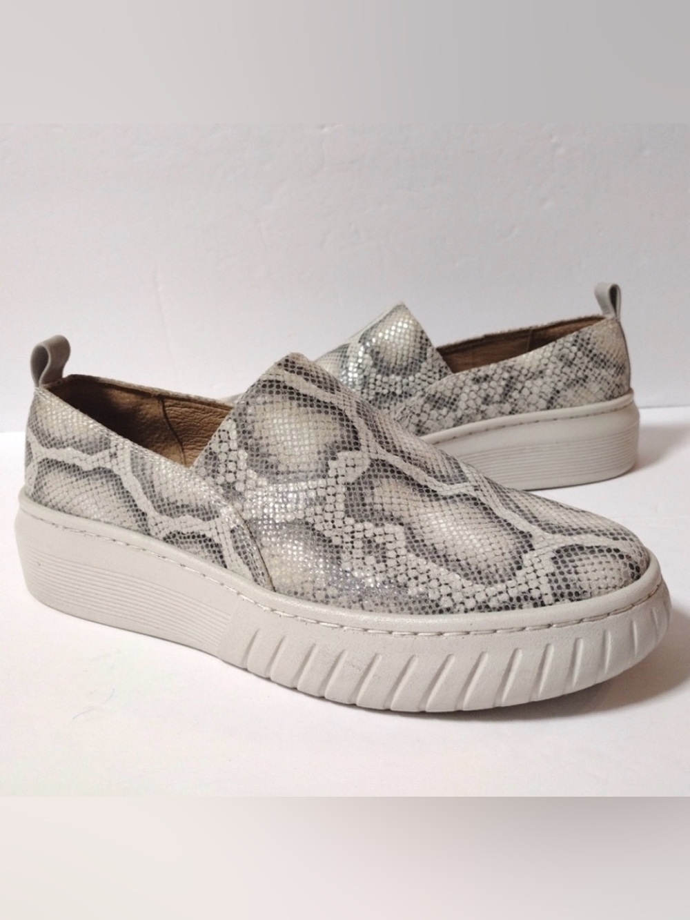 Söfft Potina Snake Print Platform Slip-On Sneakers Sz 10 Coastal Chic Leather - Picture 2 of 8